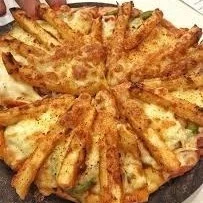 PERI PERI FRIES PIZZA   {Cheesy Cafe}