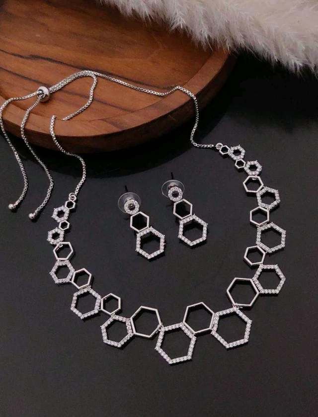 Women’s Necklace Set - Silver