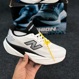 New Balance Imported shoe premium quality - 10, White