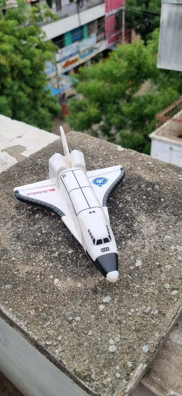 Space Shuttle Replica - FRICTION POWERED