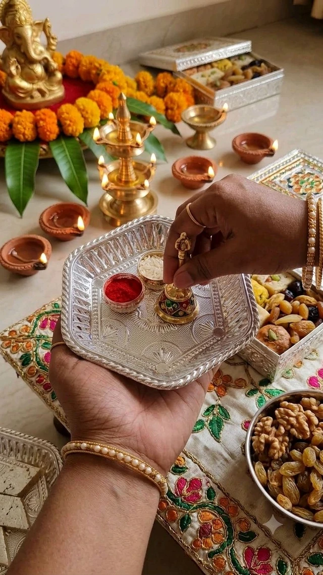 Mini Silver Coated Tray (10 Pcs)