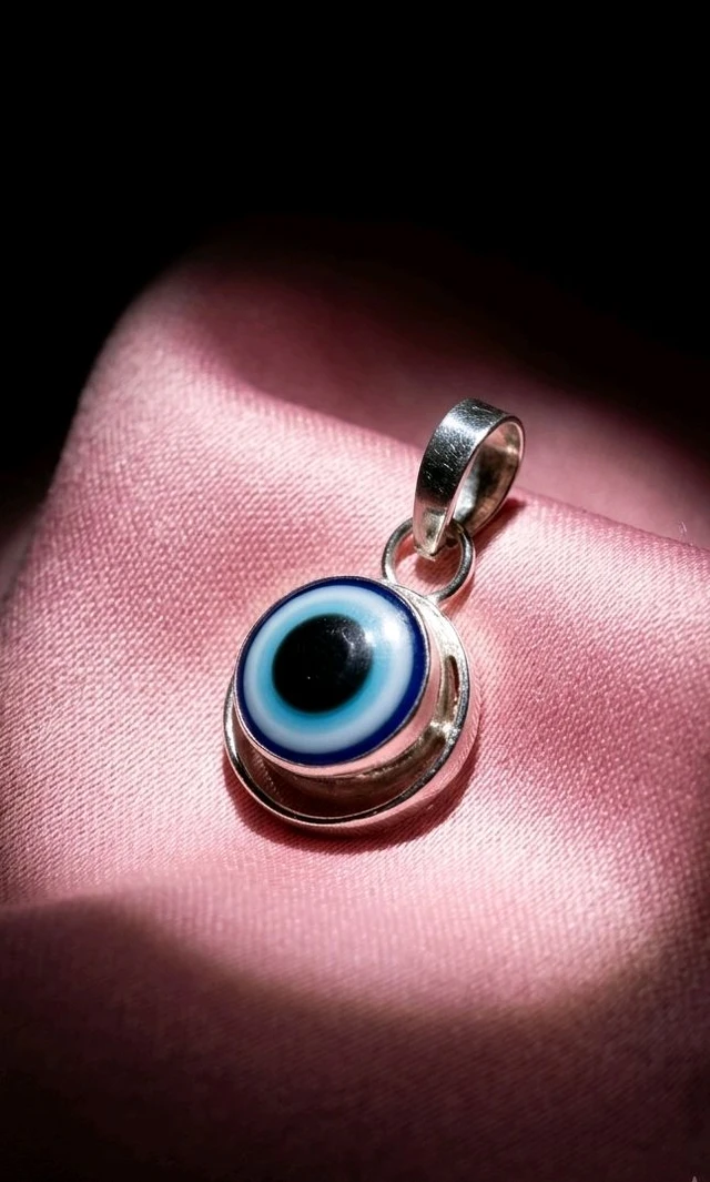 PROTECTIVE EVIL EYE LOCKET 