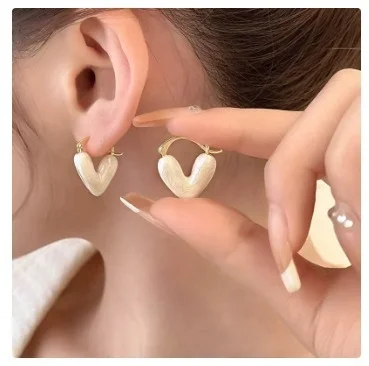 dipti Love-Heart Shaped Earrings - free size