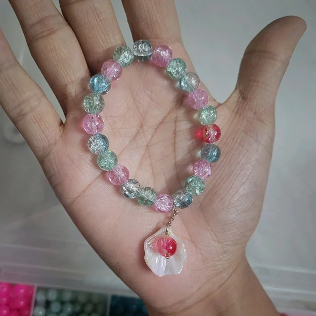 Beads Bracelet With Beautiful Shell Charm As Shown In Picture (Beads Colors Can Be Choosen After Order)