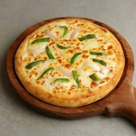 Capcicum And Cheese Pizza - medium