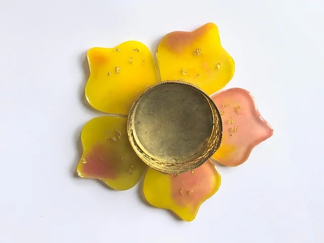 Yellow t-light flower holder - 2.8", Ripe Lemon