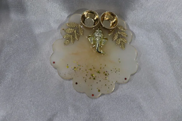 Flower Shape Pooja Platter White And Golden - White, 4.5 Inch