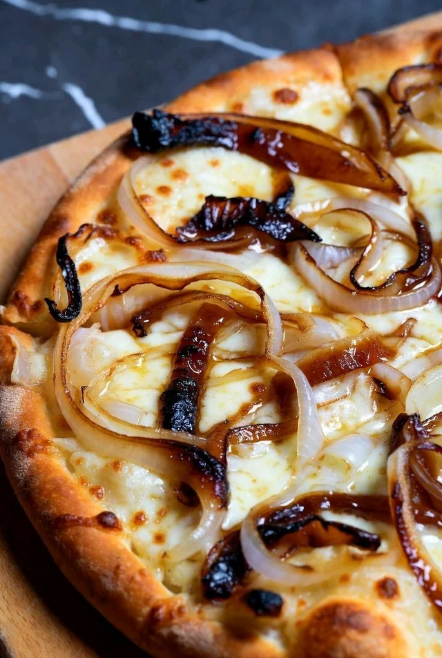 Onion chesse pizza - medium