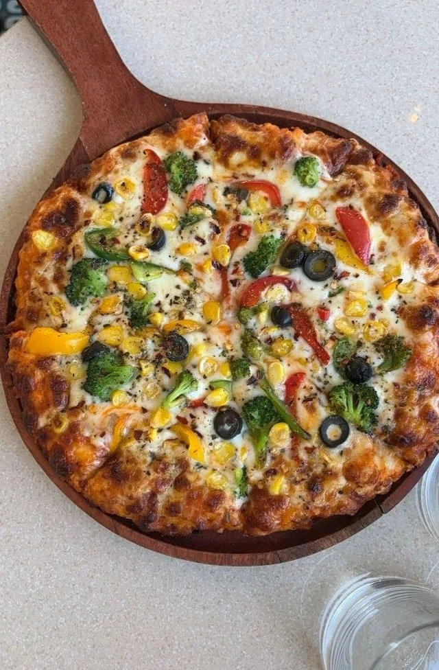 capsicum cheese pizza - medium