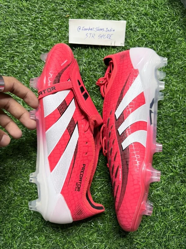 Predator Foldover Elite Red Colour With Lace FG