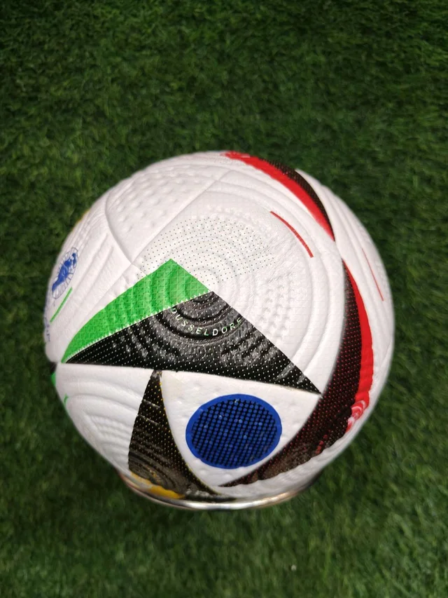 Euro 2024 Fussballliebe Pro Football Replica (5 Size)