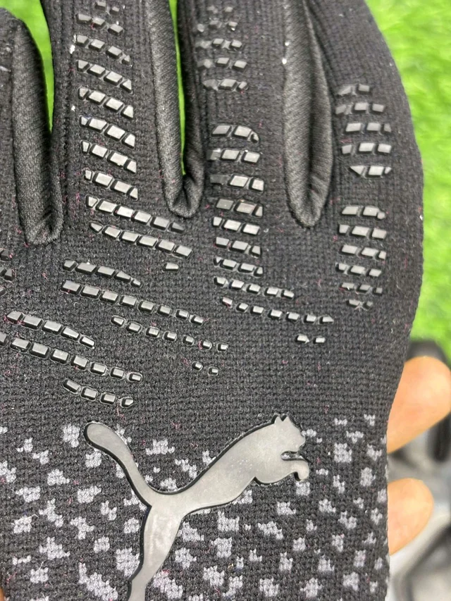 Future Ultimate Black GK Gloves - 8