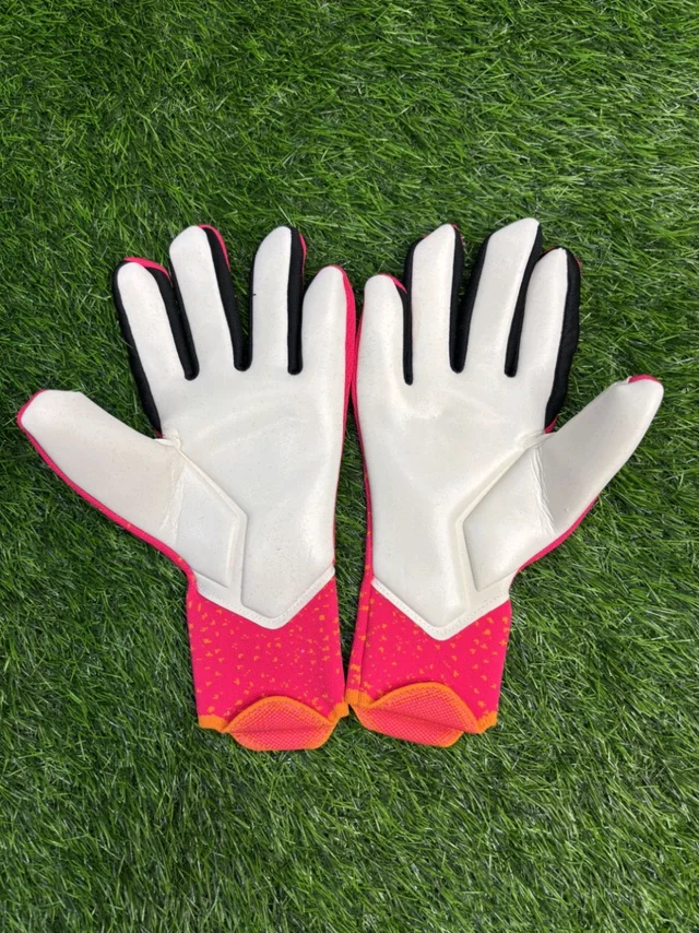 Future Ultimate Pink GK Gloves - 9