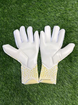 Future Ultimate White GK Gloves - 8