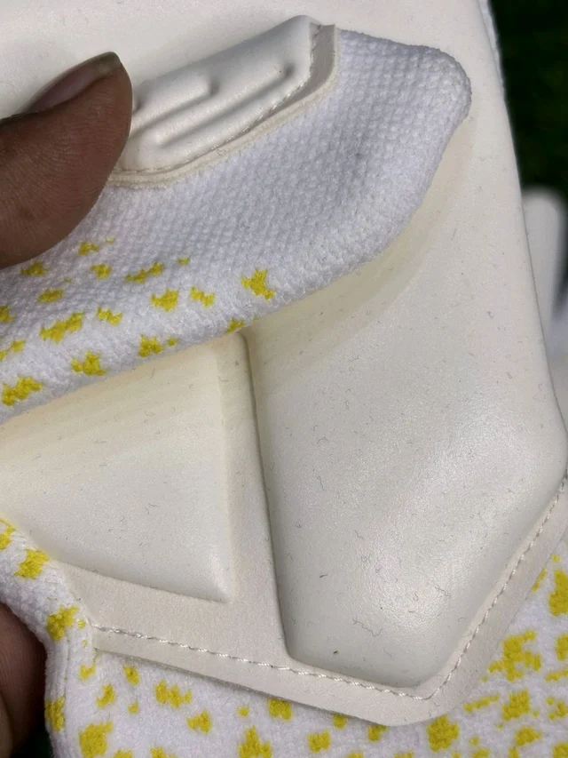 Future Ultimate White GK Gloves - 8