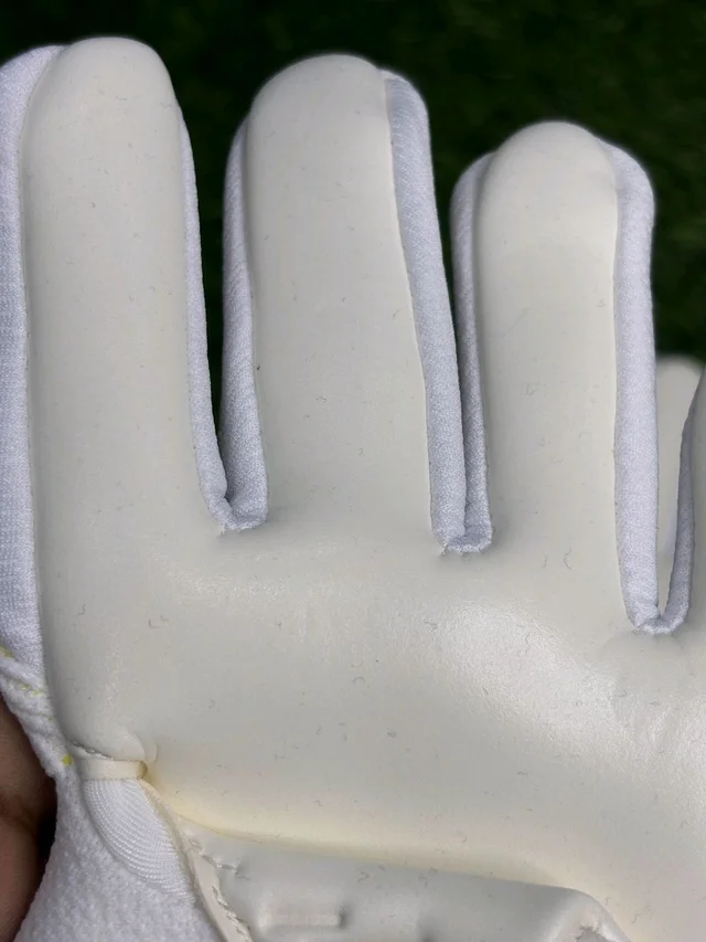 Future Ultimate White GK Gloves - 8