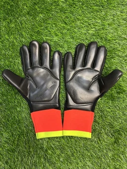 Predator Black And Red GK Gloves - 10