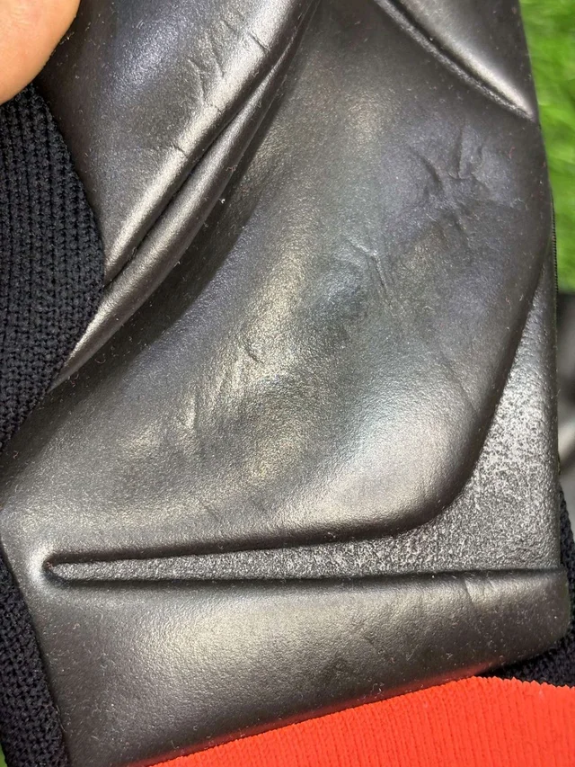 Predator Black And Red GK Gloves - 10
