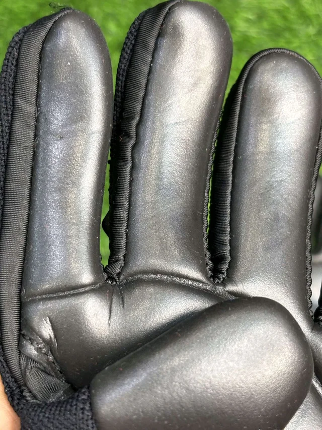 Predator Black And Red GK Gloves - 10