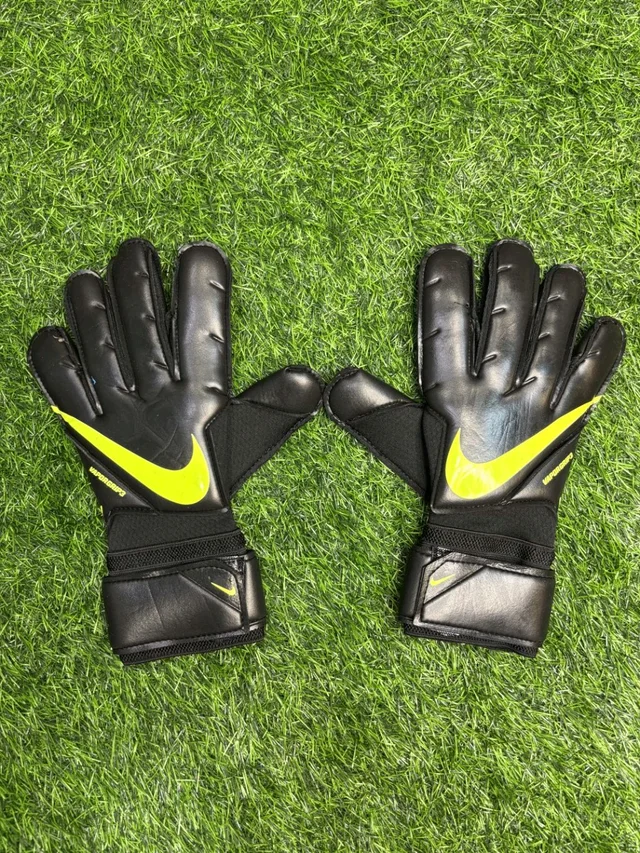 Vapor Grip 3 Black & Neon Green Premium Match Gloves