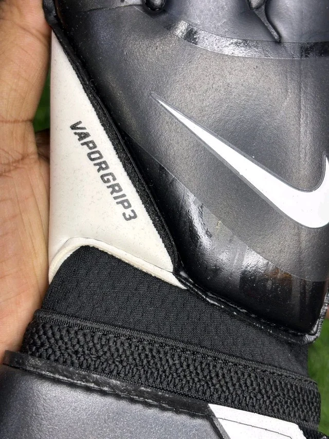 Vapor Grip 3 Black & White Premium Match Gloves - 8