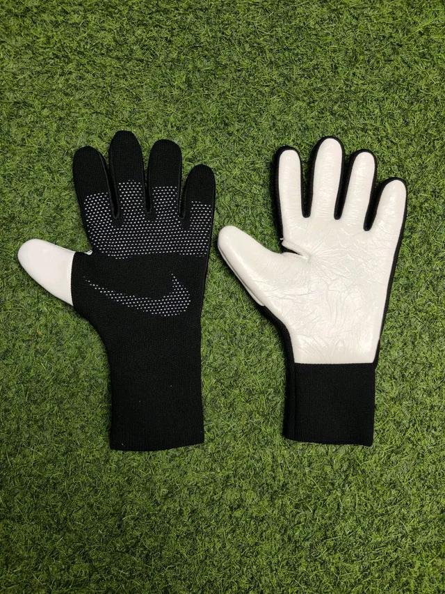 Vapor Grip 3 Dynamic Fit Goalkeeper Gloves Black