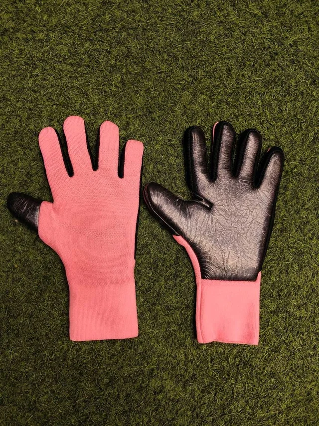 Vapor Grip 3 Dynamic Fit Goalkeeper Gloves Pink