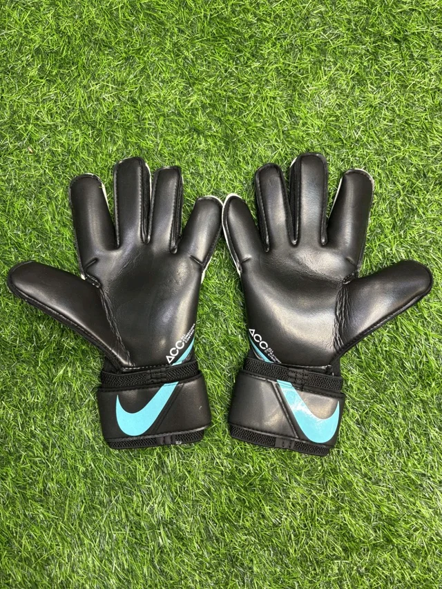 Vapor Grip 3 Sky Blue & Black Premium Match Gloves - 8