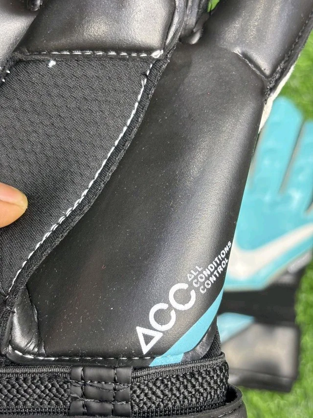 Vapor Grip 3 Sky Blue & Black Premium Match Gloves - 8