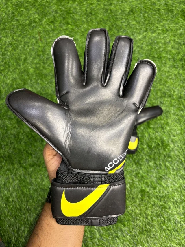 Vapor Grip 3 Yellow & Black Premium Match Gloves - 8