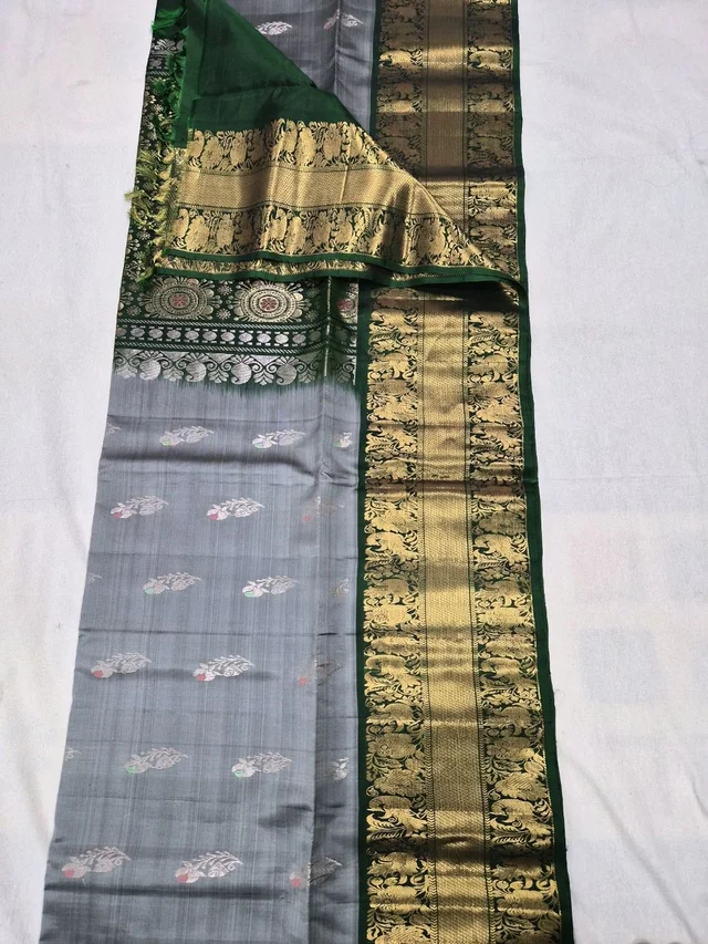 Exquisite Handloom Kanchipuram Pure Pattu |Silver Grey & Forest Green