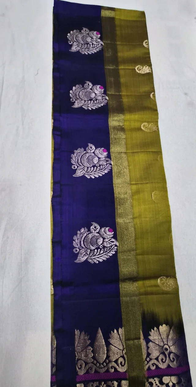 Handloom Kanchipuram Silk Saree in Olive Green & Deep Violet