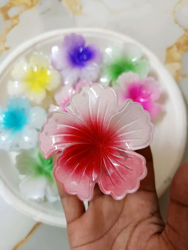 🌺 Trendy Hibiscus Flower Claw Clips - red