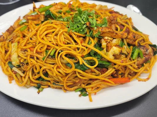 Thumai Chowmein - Pork ( half )