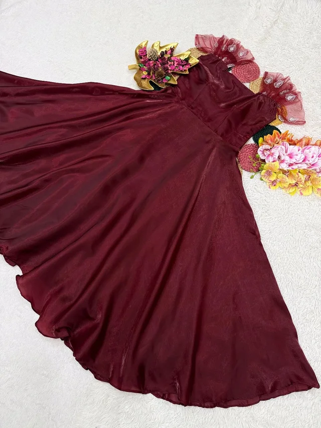 Flora - Space Silk Gown - L, Maroon