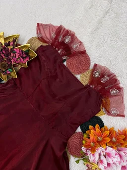 Flora - Space Silk Gown - XL, Maroon