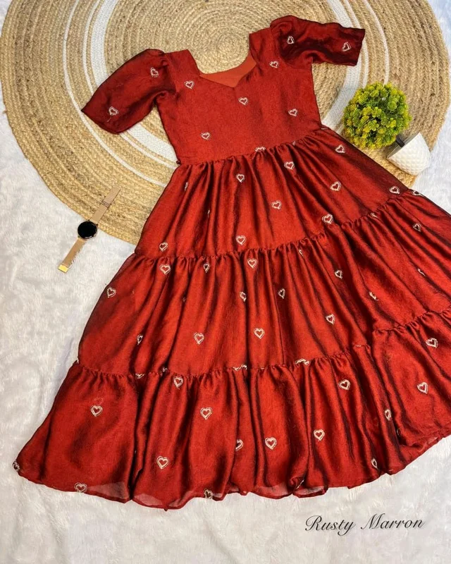 Lilly - L, Rusty Maroon