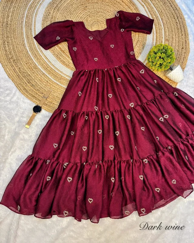 Lilly - L, Dark Wine