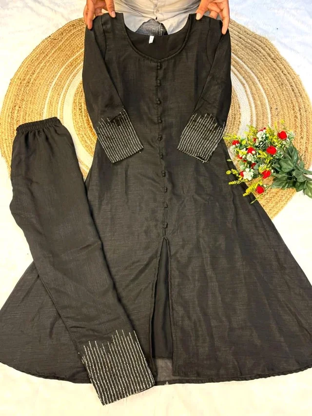 Malavika - M, Black