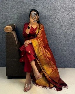 Diya – Premium Banarasi Silk 3-Piece Set - S, Maroon