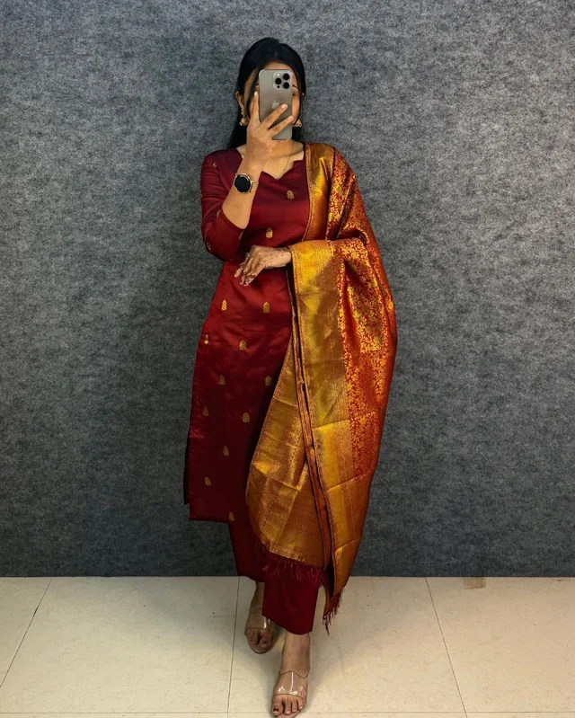 Diya – Premium Banarasi Silk 3-Piece Set - S, Maroon