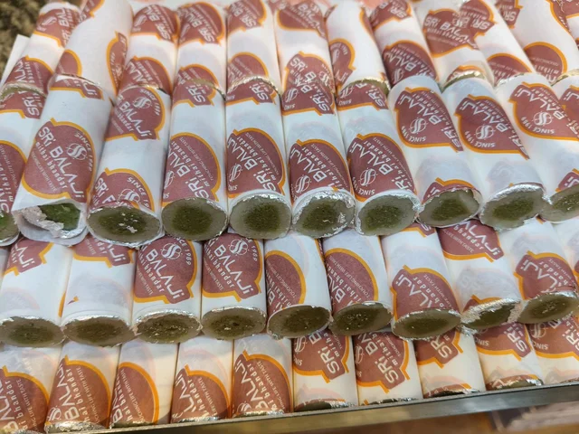 Kaju Pista Roll - 500gm