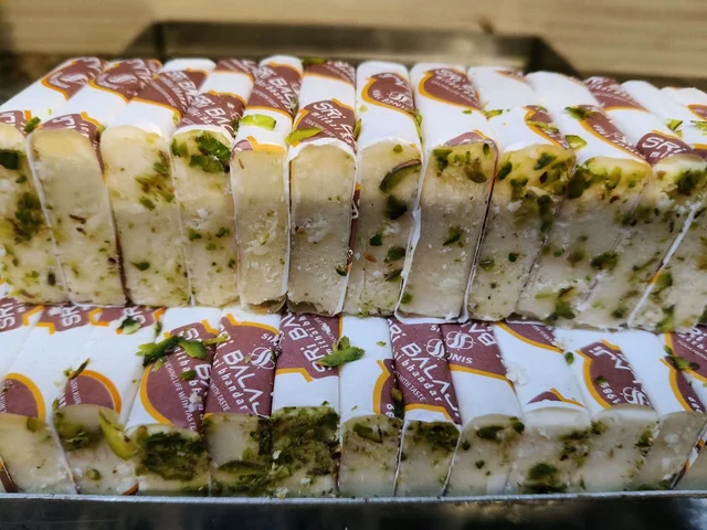 Vanilla Burfee - 1Kg