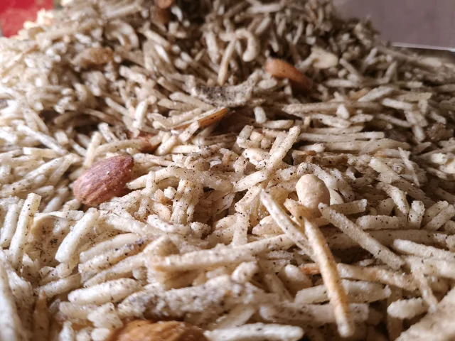 Alu Chivda - 500gm