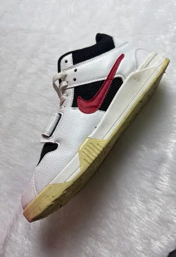 Travis Scott Jumpman University Red - UK 6