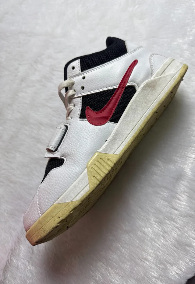 Travis Scott Jumpman University Red - UK 6