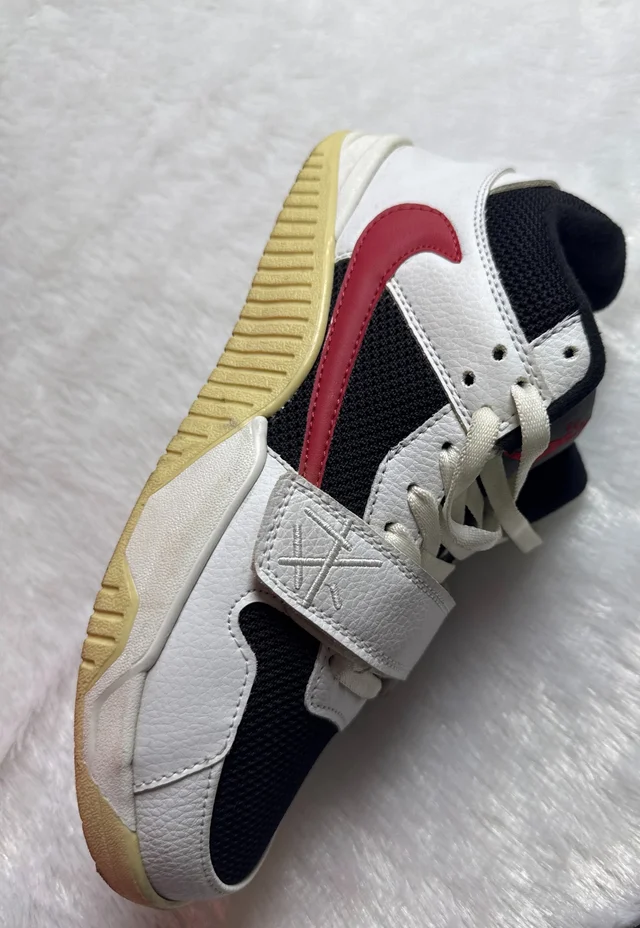 Travis Scott Jumpman University Red - UK 6