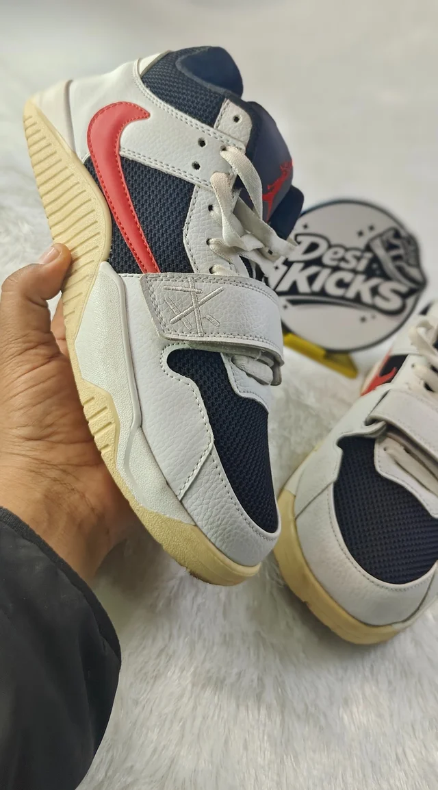 Travis Scott Jumpman University Red - UK 6