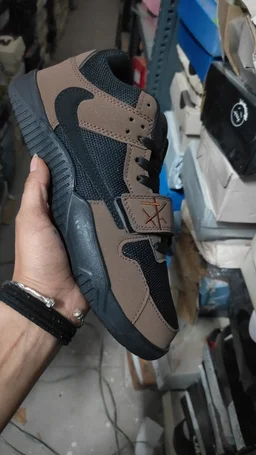 Travis Scott Jumpman Dark Mocha - UK 6