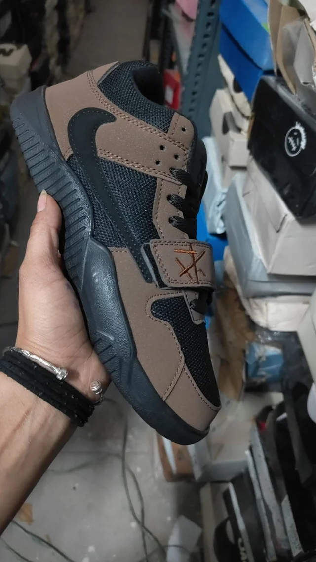 Travis Scott Jumpman Dark Mocha - UK 6